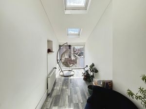 Sun room- click for photo gallery